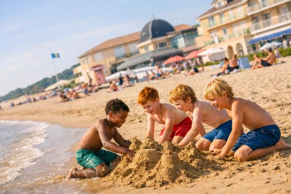 Où se baigner à Châtelaillon-Plage : conseils et alertes sur les marées